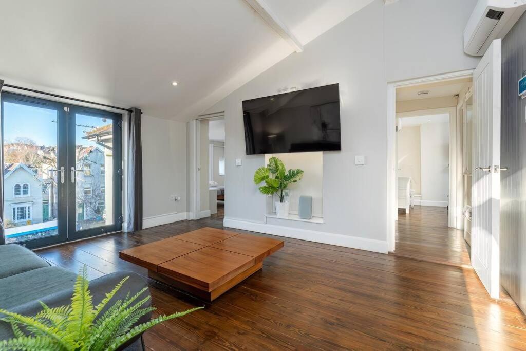Smart-Home In Original Victorian Building Bristol Exterior photo